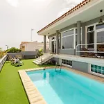 Гостевой дом Escape To Your Private Pool, Sea Views And Bbq 2*