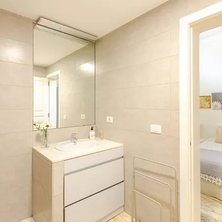 Escape To Your Private Pool, Sea Views And Bbq 2*