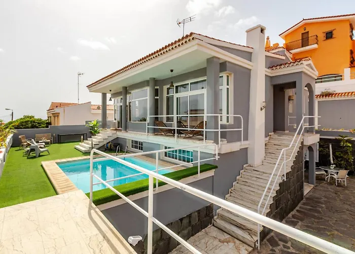 Escape To Your Private Pool, Sea Views And Bbq 게스트하우스