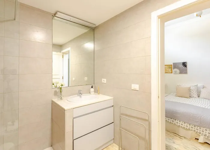 Escape To Your Private Pool, Sea Views And Bbq 2*